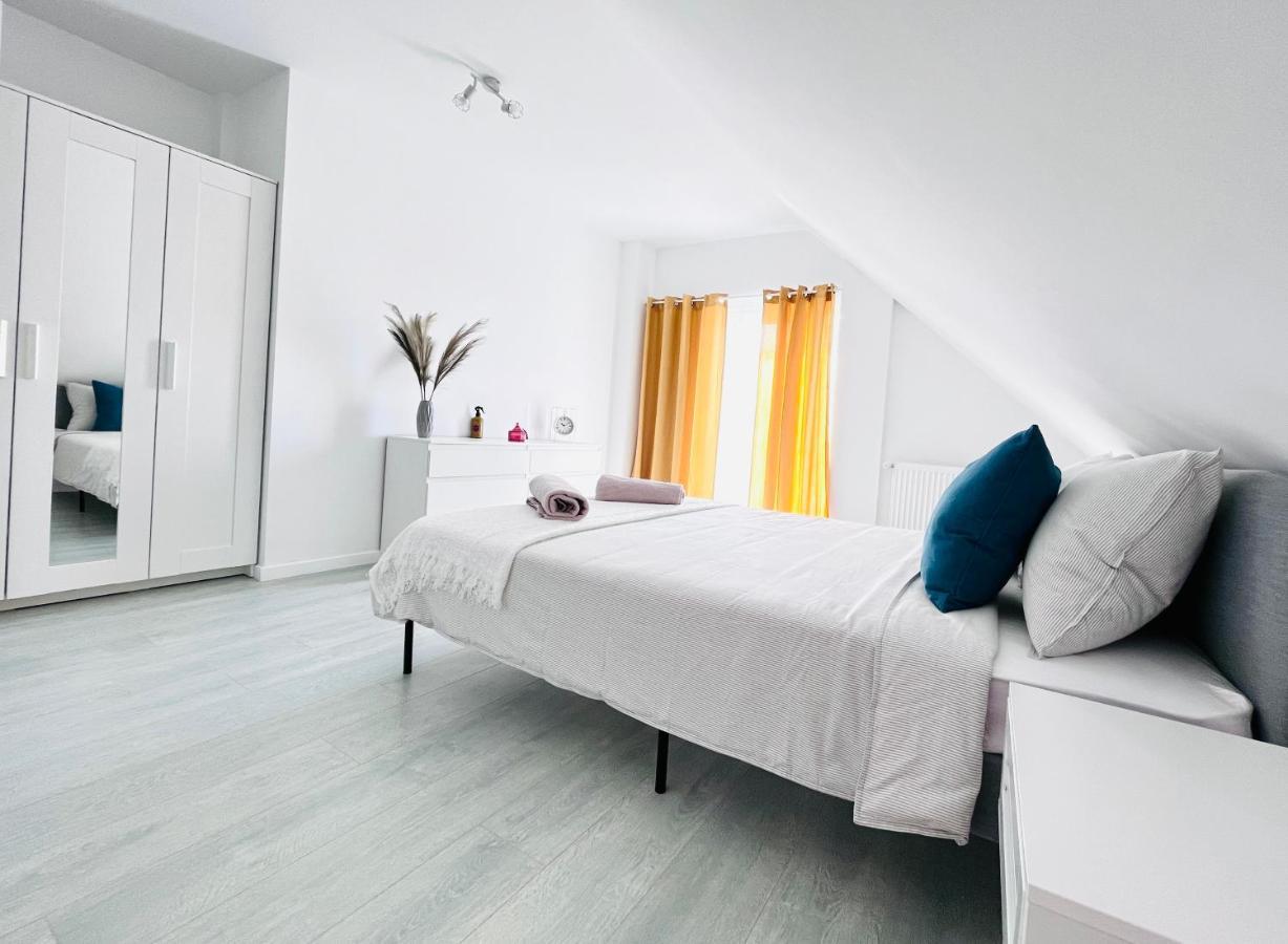 Apartment Mira New In Near Airport Otopeni