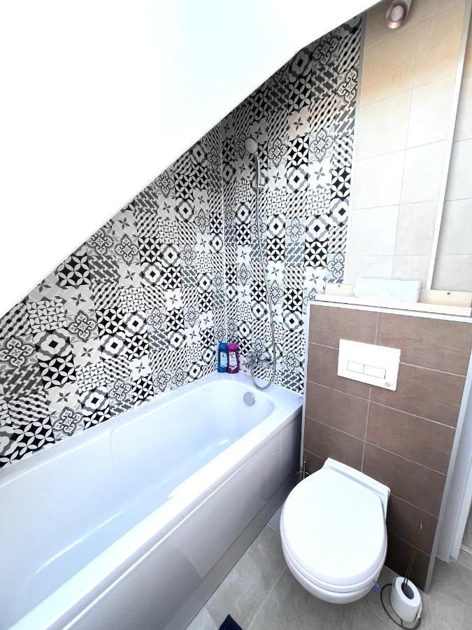 Apartment Mira New In Near Airport Otopeni